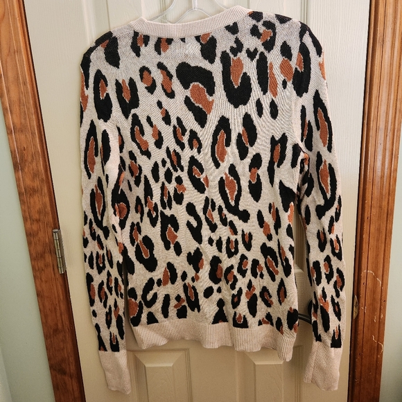 Leopard print sweater by A New Day xs but fits larger - Picture 2 of 7